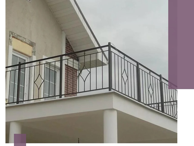 Изготовление балконных ограждений в Батайске из металла и стекла