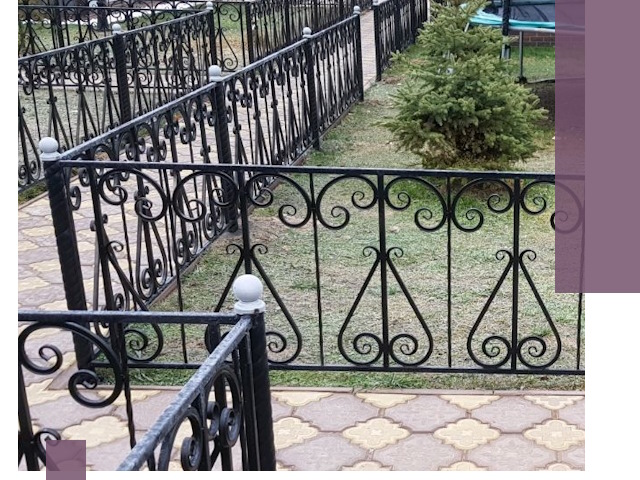 Кованые газонные ограждения под ключ в Батайске